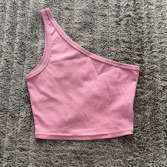 One shoulder crop top